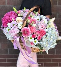 Композиция солнечный день в Аксёново-Зиловском Цветочная композиция из Розы, Хризантемы, Пионы и Лизиантусы в корзине в Аксёново-Зиловском