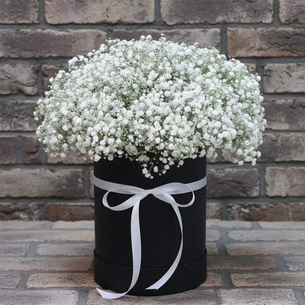 Цветочная композиция из Гипсофила в шляпной коробке в Аксёново-Зиловском