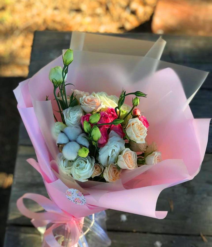 Букет цветов из: Розы и Лизиантусы в Аксёново-Зиловском