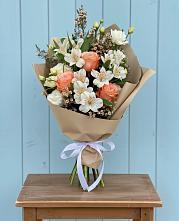 Букет цветов из:  Альстромерии, Лизиантусы, Розы и Хризантемы в Аксёново-Зиловском
