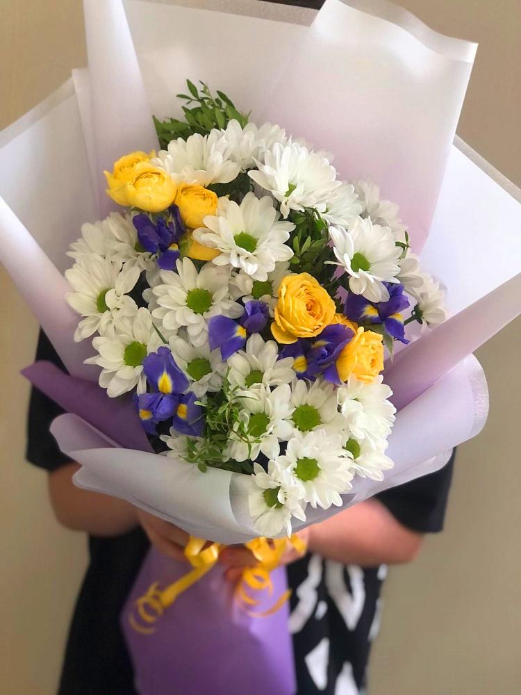 Букет цветов из: Ирисы, Хризантемы и Розы в Аксёново-Зиловском