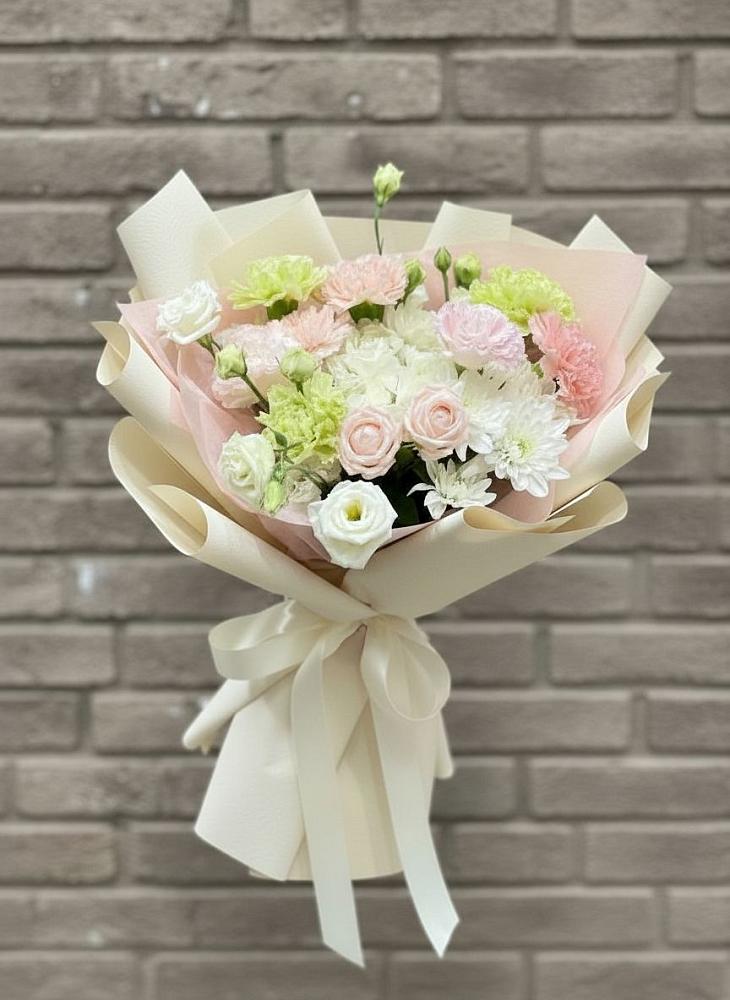 Букет цветов из: Гвоздики, Розы, Лизиантусы и Хризантемы в Аксёново-Зиловском