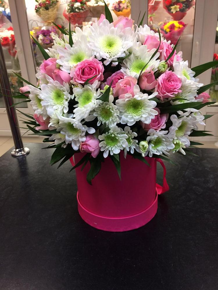 Цветочная композиция из Розы и Хризантемы в шляпной коробке в Аксёново-Зиловском