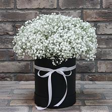Цветочная композиция из Гипсофила в шляпной коробке в Аксёново-Зиловском